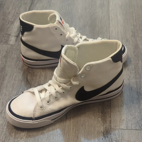Nike Canvas High-Tops in White and Black - Picture 4 of 8
